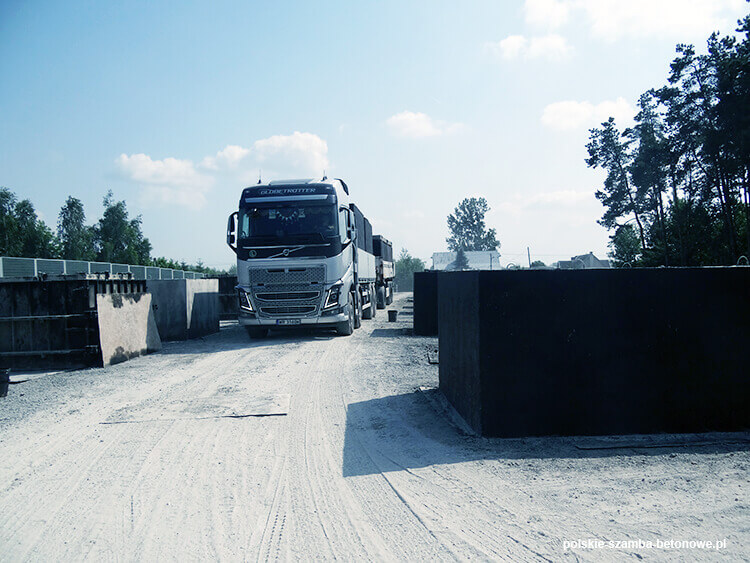 Transport szamb betonowych  w Drawsku Pomorskim